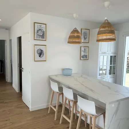 Дом отдыха Maison 100m Plage- Sur - La Terriere